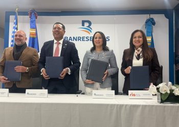 Banreservas firma acuerdo con Ría y MIO para fortalecer inclusión financiera de la diáspora