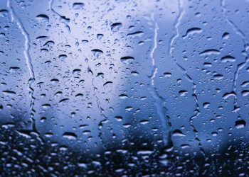 Lluvias matutinas y aguaceros con tronadas en el interior por incidencia de vaguada, según Indomet