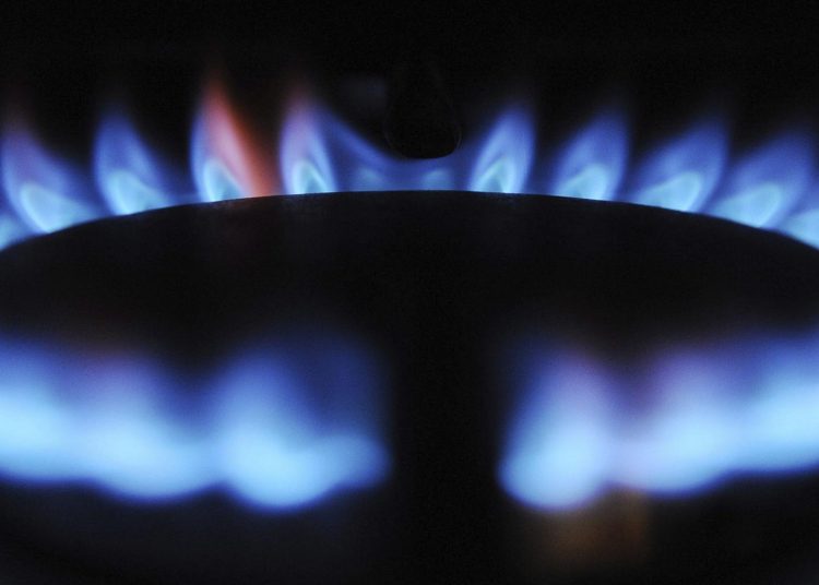 El precio del gas natural se dispara otro 45 % y supera los 63 dolares