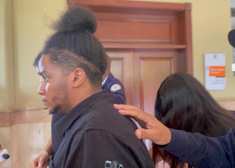 Recesan para las 2:00 de la tarde audiencia contra acusados de herir con bisturí a agente de la Digesett en el aeropuerto del Cibao