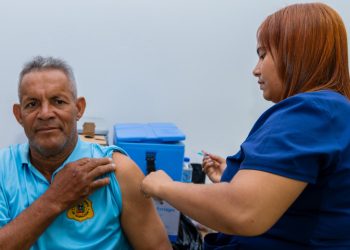 Migración inmuniza contra Hepatitis B a 75 empleados en el Centro de Interdicción de Haina