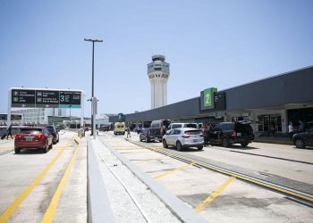 Agentes de ICE apoyarán el manejo de viajeros en el Aeropuerto Luis Muñoz Marín en Puerto Rico