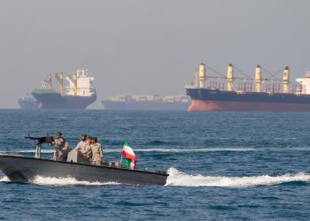 Guardia Revolucionaria iraní: «El estrecho de Ormuz ha sido cerrado, atacaremos y quemaremos cualquier barco que pase por él»