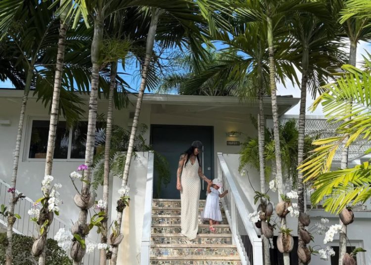 Cazzu publica nuevas fotos de su hija Inti tras negativas de Christian Nodal sobre su exposición en redes