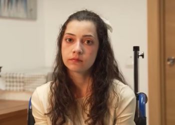 Joven española recibe eutanasia tras larga batalla legal con su padre