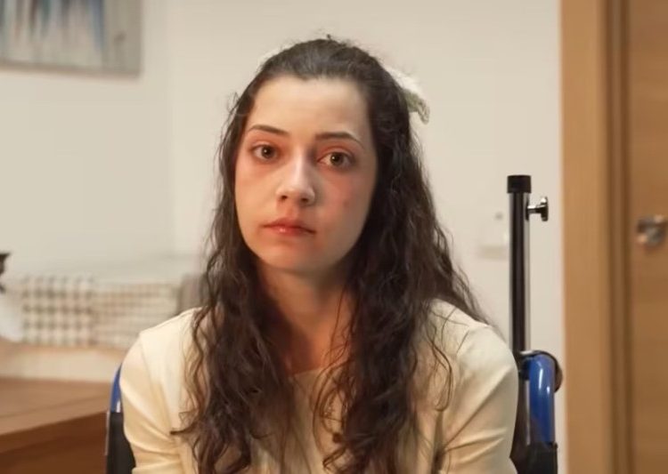Joven española recibe eutanasia tras larga batalla legal con su padre