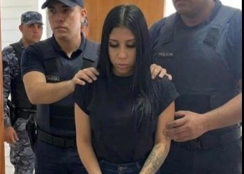 Detienen a mujer por presunta agresión a menor tras video difundido en redes sociales en Santiago