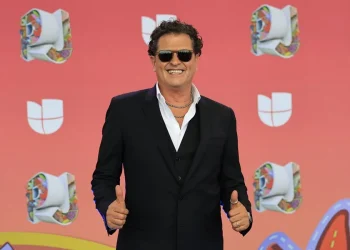‘El último disco’, el nostálgico álbum de Carlos Vives grabado en vivo como antaño