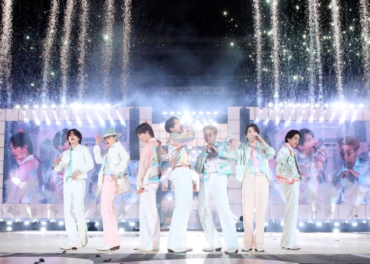 BTS amplía a 22.000 plazas el cupo para su concierto de retorno en Corea del Sur