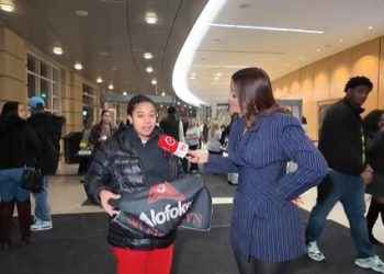 Dominicana viajó a “Alofoke en el Agganis” para honrar la memoria de su hermano fallecido