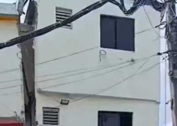 Colapsa vivienda en Villa Mella, tras presunto deslizamiento vinculado a otra obra