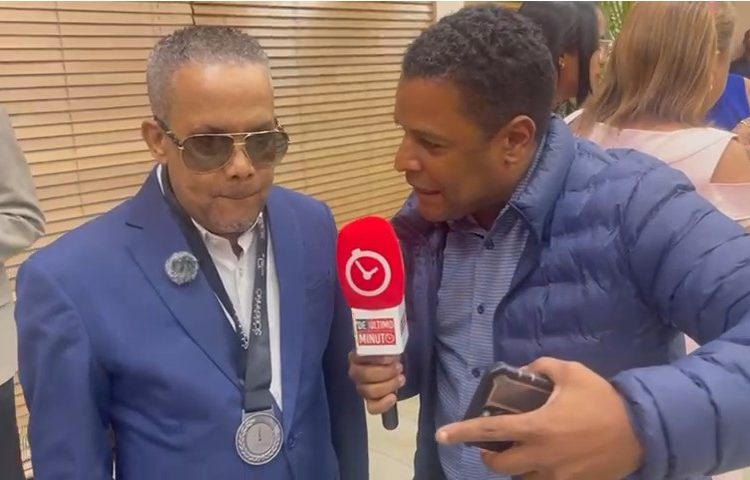 Héctor Acosta “El Torito” recibe reconocimiento rumbo a Premios Soberano 2026