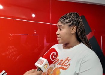 Mujer asegura no ser estafadora y dice estar devolviendo dinero a personas por fallido proceso de viajes
