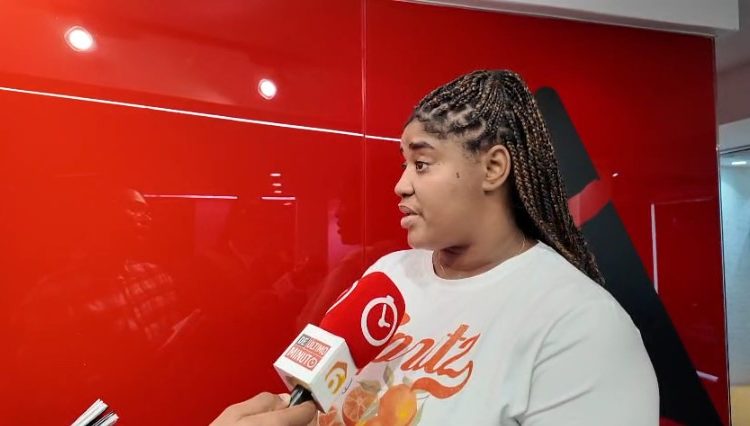 Mujer asegura no ser estafadora y dice estar devolviendo dinero a personas por fallido proceso de viajes