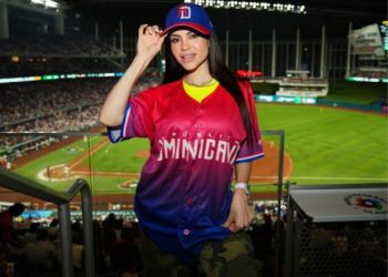 Natti Natasha lanza la primera bola en duelo entre República Dominicana e Israel en el Clásico Mundial