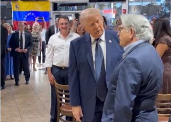 Trump sorprende con visita improvisada a una arepera venezolana en Doral, Miami