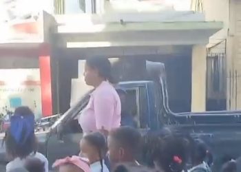 Conductor que puso en riesgo a estudiantes en Santiago Oeste pide disculpas públicas tras video viral