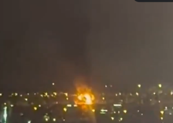 Incendio en el Aeropuerto Internacional de Dubái tras un ataque con drones 