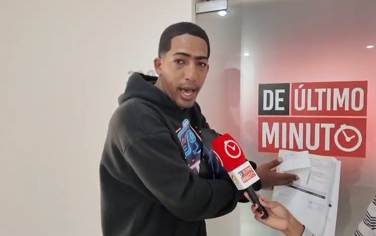 Ciudadano denuncia más de siete años con impedimento de salida sin resolver tras caso con la DNCD