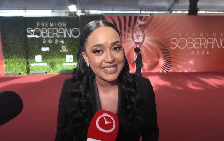 Angely Báez destaca retos de ser la voz oficial de Premios Soberano y celebra nueva nominación como locutora del año