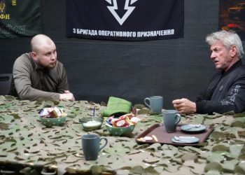 Sean Penn visita el frente en Ucrania con el exjefe de Zelenski, Andrí Yermak