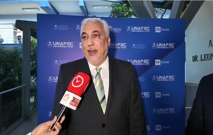 APEC resalta importancia del sector energético y minero en el desarrollo nacional durante charla con viceministro