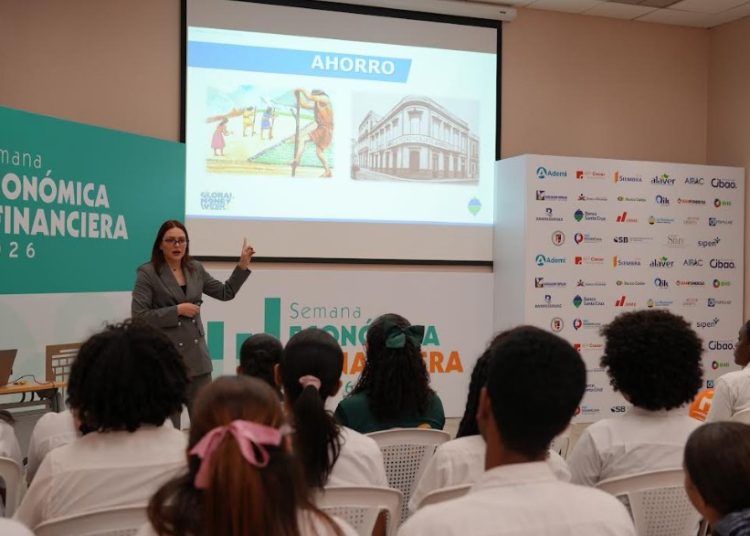 Banco Santa Cruz fomenta la cultura del ahorro en la Semana Económica y Financiera 2026