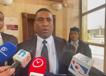 Jueza aplaza para el miércoles coerción contra implicados en ataque con bisturí a agente de la Digesett en Aeropuerto del Cibao