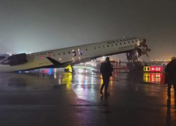Accidente en Aeropuerto LaGuardia de NY: Dos pilotos mueren tras chocar avión de Air Canada y camión de bomberos