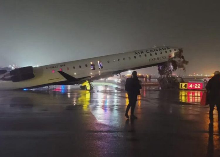 Accidente en Aeropuerto LaGuardia de NY: Dos pilotos mueren tras chocar avión de Air Canada y camión de bomberos