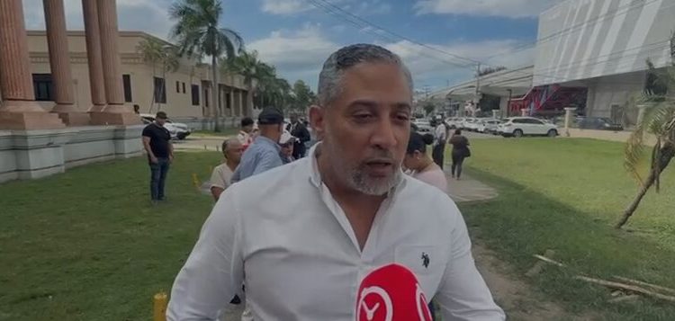 Padre de imputados por caso Digesett en el Aeropuerto del Cibao estalla contra la justicia: “No hubo corazón, humillaron a mis hijos y los golpearon”