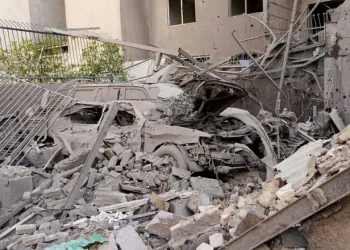 Centenares de personas despiden en Irán a los 165 muertos en el ataque a escuela infantil