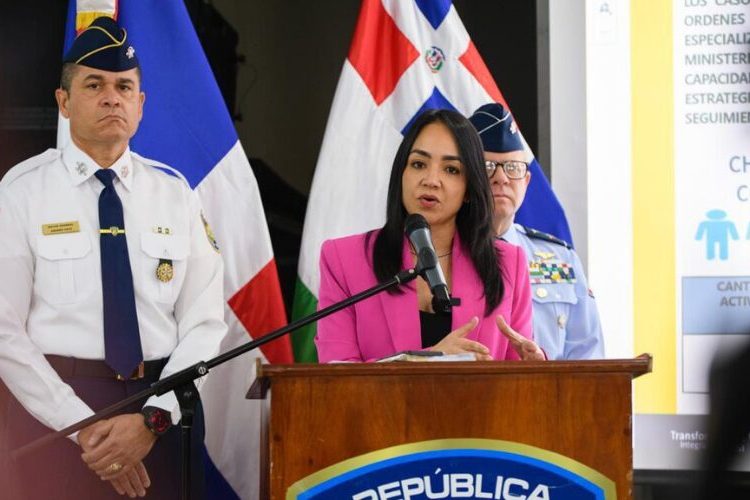 Ministra de Interior y Policía destaca descenso en la tasa de robos reportados en comparación con 2025