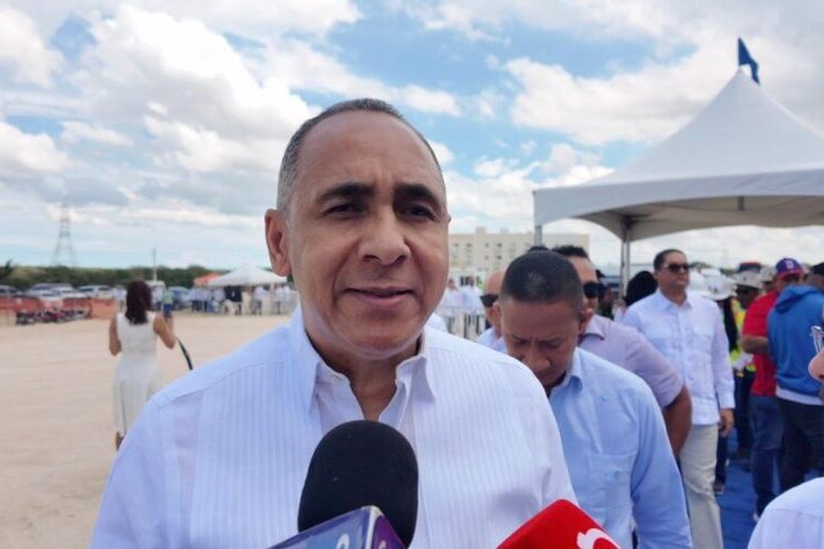 Nelson Arroyo asegura nueva planta fortalecerá sistema eléctrico y destaca récord en recaudaciones de Aduanas