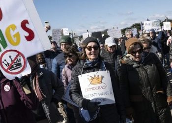 Comienzan las mayores protestas de ‘No Kings’ contra Trump, la guerra en Irán y el ICE