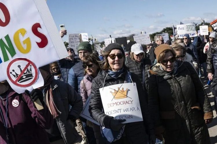 Comienzan las mayores protestas de ‘No Kings’ contra Trump, la guerra en Irán y el ICE