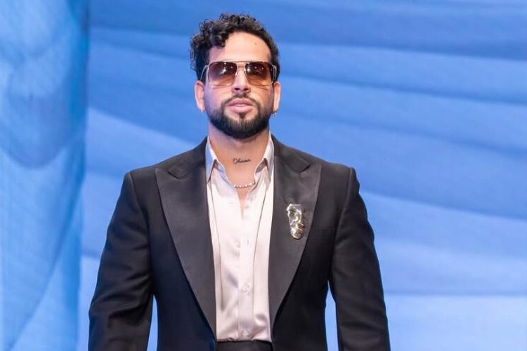 Lemar le dice “sí” a la moda: así lució el salsero venezolano en el RD Bridal Week 2026