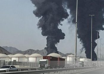 Emiratos dice haber interceptado 13 misiles y 27 drones en nuevo día de ataques de Irán