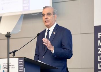 Abinader reafirma la integridad como eje estratégico del Estado en Foro Global Anticorrupción en París