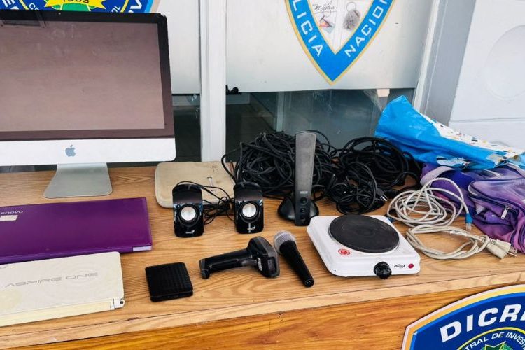 PN recupera equipos robados del periódico El Camino en Santiago; identifican y persiguen al sospechoso