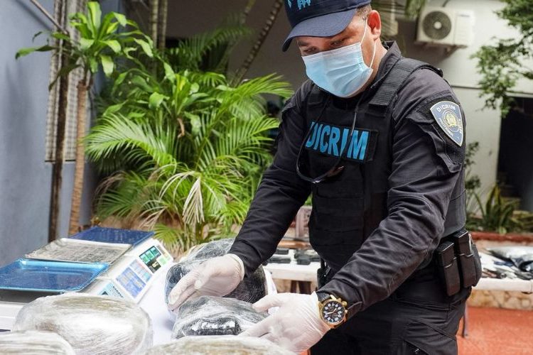 Policía Nacional incauta drogas, armas, vehículos y más de 100 máquinas tragamonedas en el DN