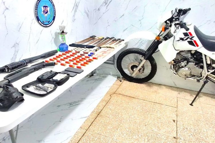 Policía Nacional desmantela presunta banda dedicada al robo de motocicletas en Villa Riva