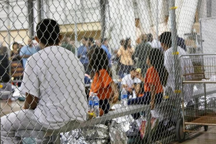 Al menos 11.000 niños estadounidenses, separados de padres en redadas migratorias de Trump