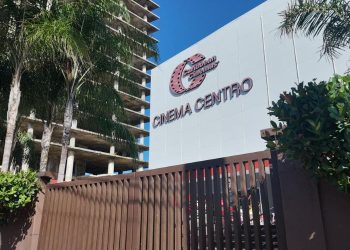 Cinema Centro amanece cerrado y en calma tras tragedia que dejó dos agentes muertos