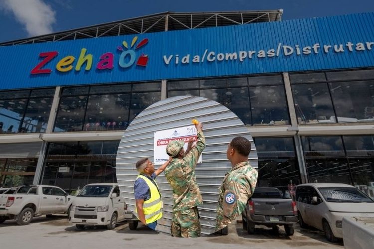 MIVHED alerta a la población por riesgos en Plaza Zehao, en Las Terrenas