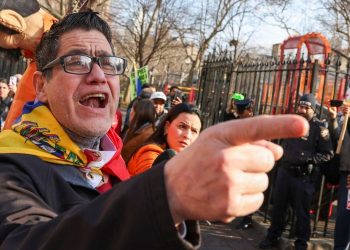 Tensión entre manifestantes divididos antes de audiencia de Maduro: «Yo sí soy venezolano»