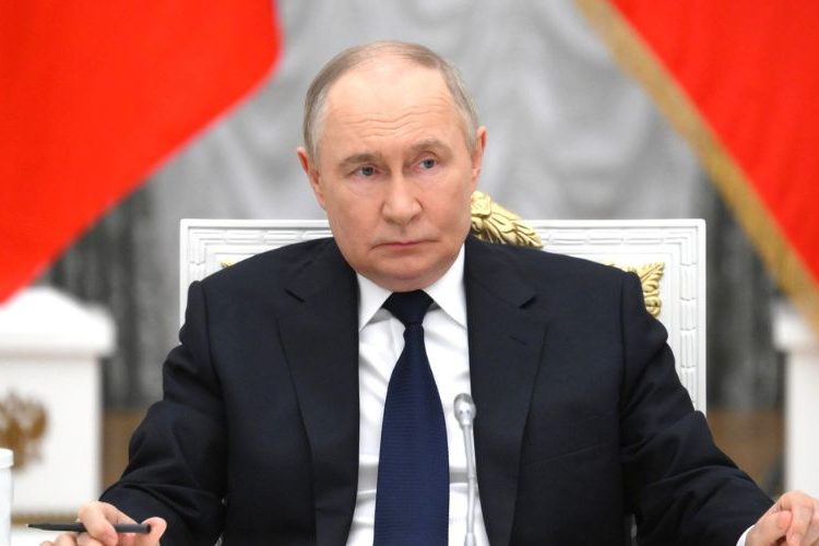 Putin promulga ley que prohíbe extraditar a extranjeros que sirvieron en el Ejército ruso