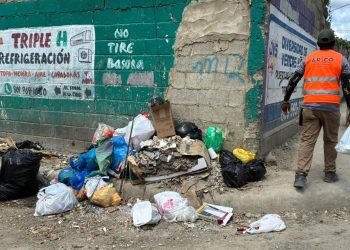 “Una recogida al día no es suficiente”: Villa Mella al grito por el cúmulo basura