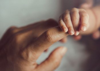 Diputados aprueban extender licencia por paternidad a siete días