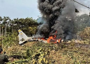 Avión militar accidentado en Colombia llevaba 125 personas, de las cuales 48 sobrevivieron
